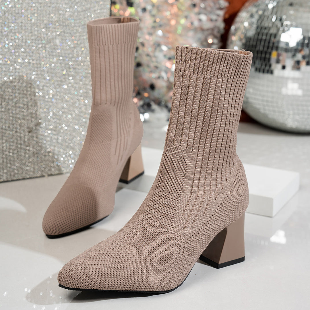 Damen Strick-Socken-Stiefelette mit spitzer Kappe, Stretch-Obermaterial und skulptiertem Blockabsatz Shop Nory