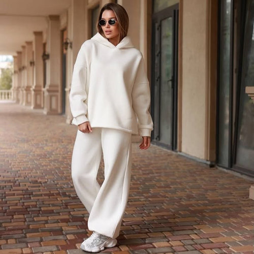 Damen Loungewear-Set mit oversized Kapuzenpullover und weiter High-Waist Jogginghose Shop Nory