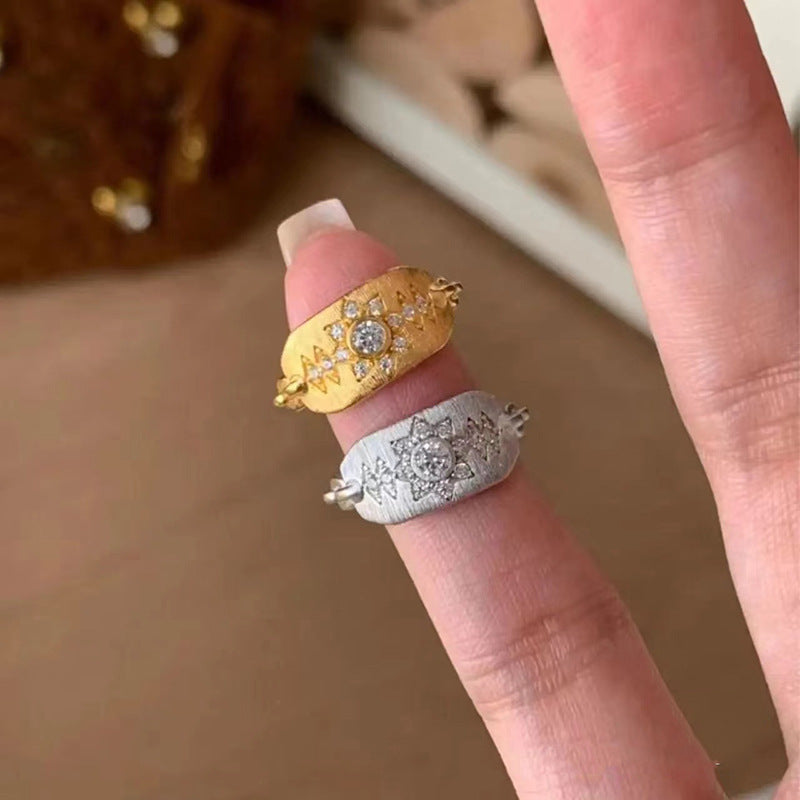 Damenring mit kunstvollem floralen Design und funkelnden Akzenten Shop Nory
