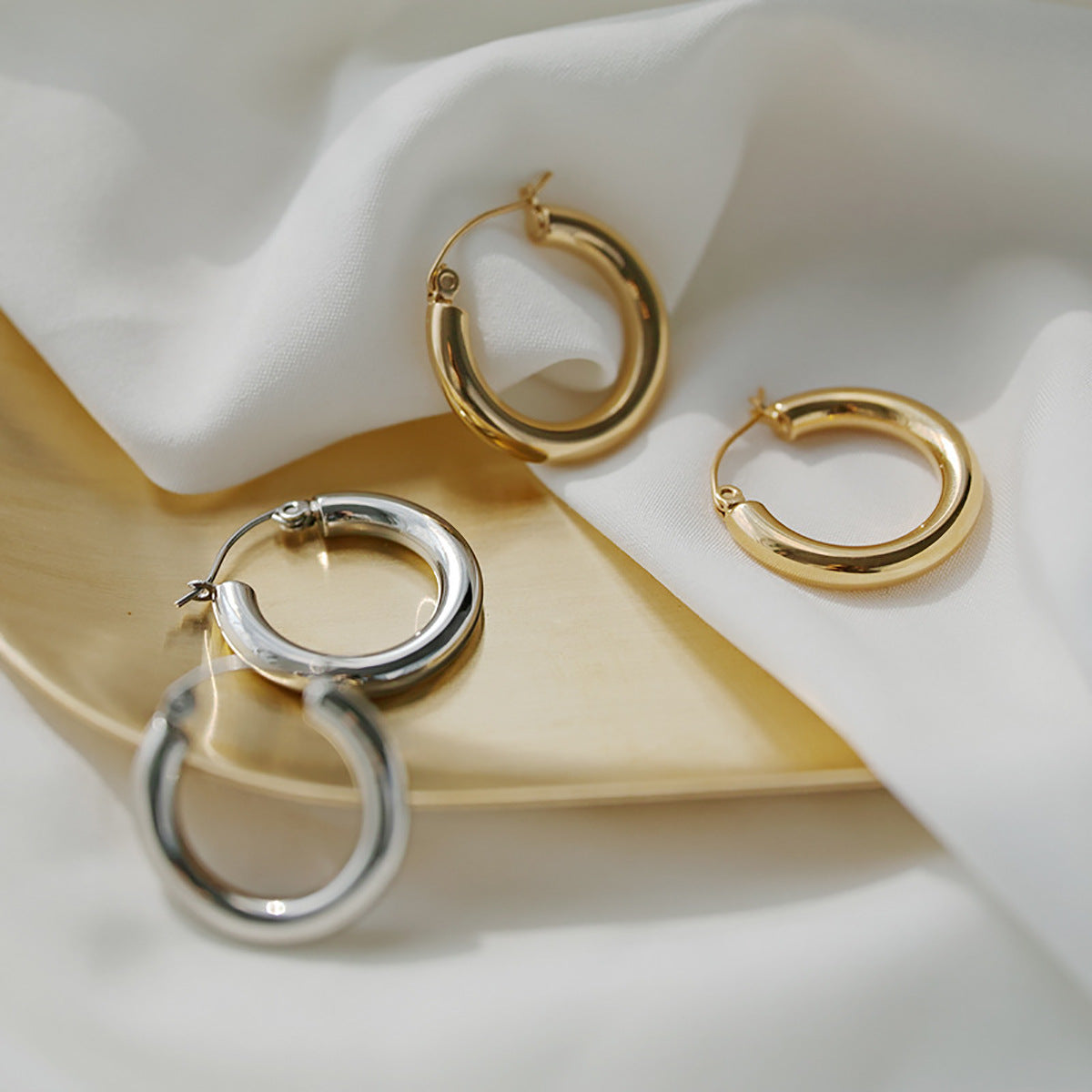 Damen Ohrstecker mit modernem doppeltem Ringdesign Shop Nory