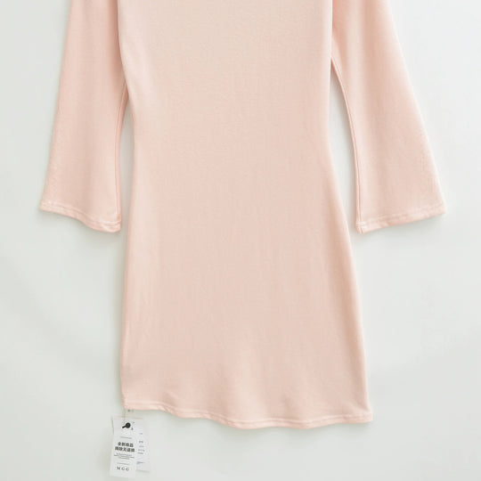 Damen Figurnahes Midikleid mit weitem Rundhals und Glockenärmeln Shop Nory