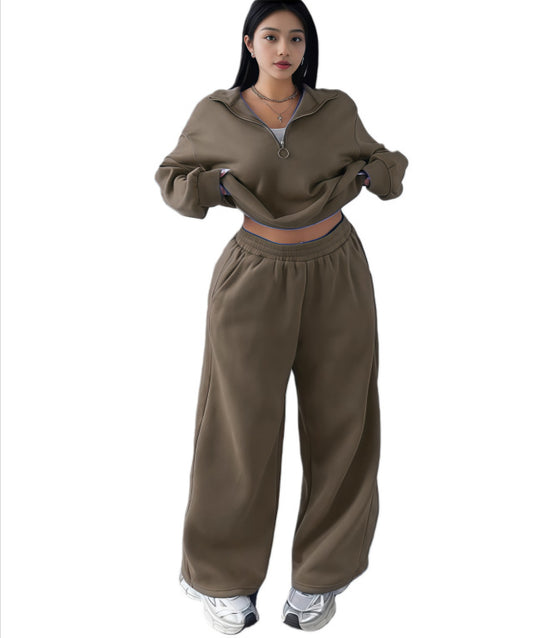 Damen Cropped Oversize-Sweatshirt mit halbem Reißverschluss und weite High-Waist Jogginghose Set Shop Nory