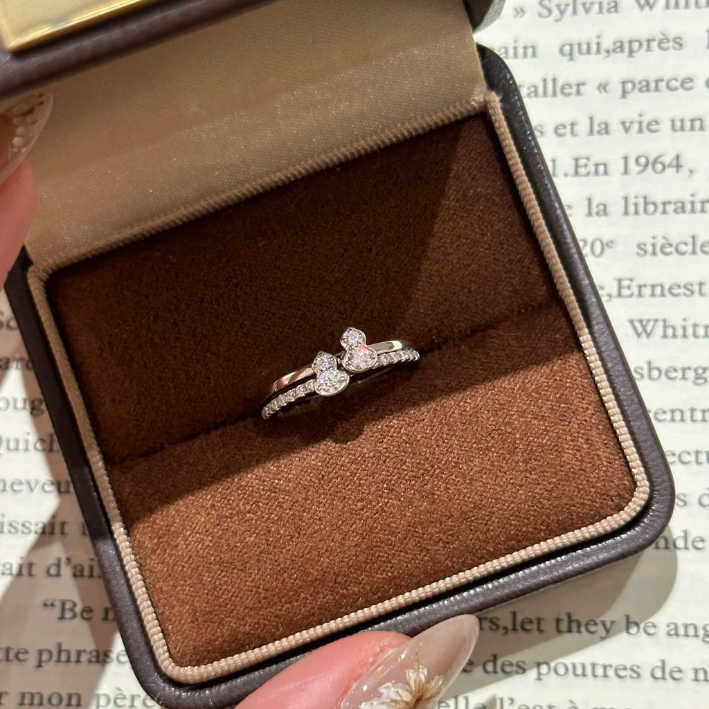 Damen zierlicher Ring mit funkelndem Herzdesign und kristallklaren Zirkonia Shop Nory