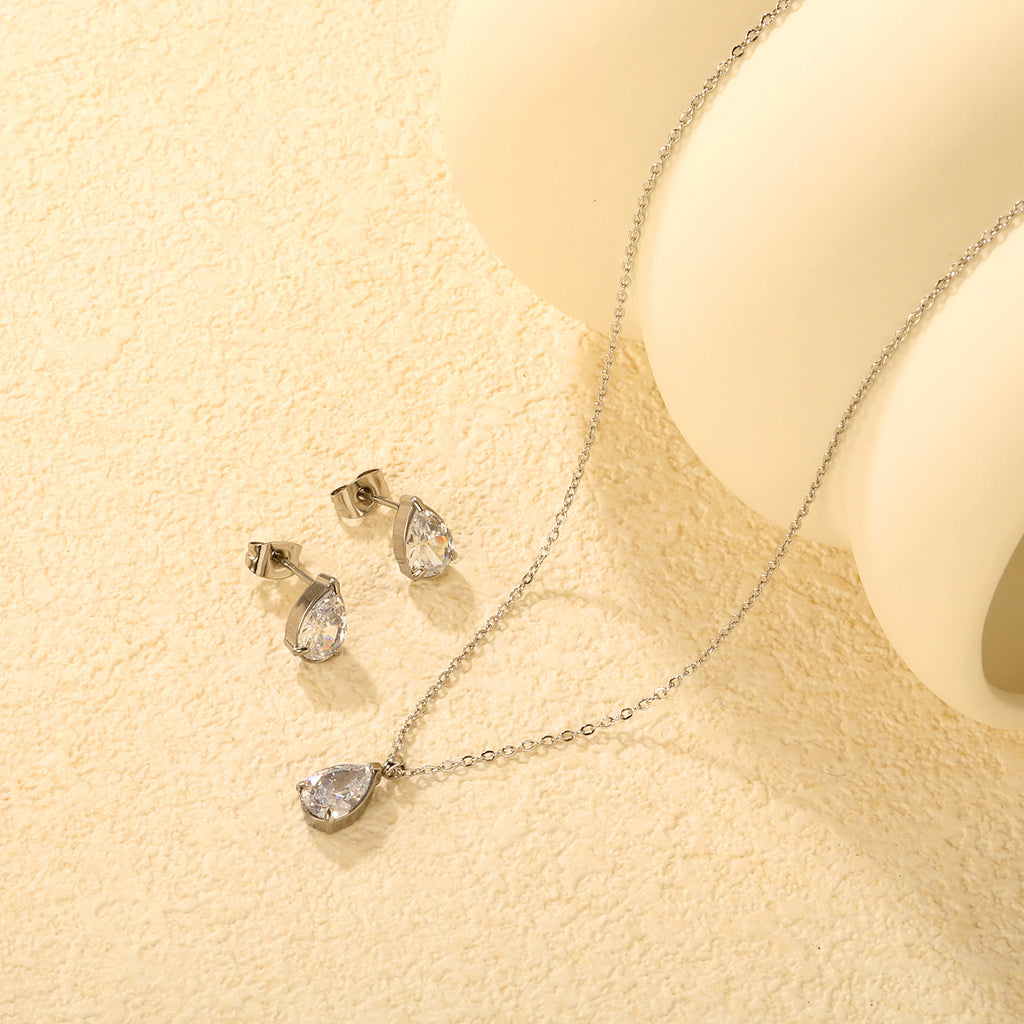 Damen Schmuckset mit funkelnden Zirkonia-Elementen und elegantem Ohrstecker Shop Nory
