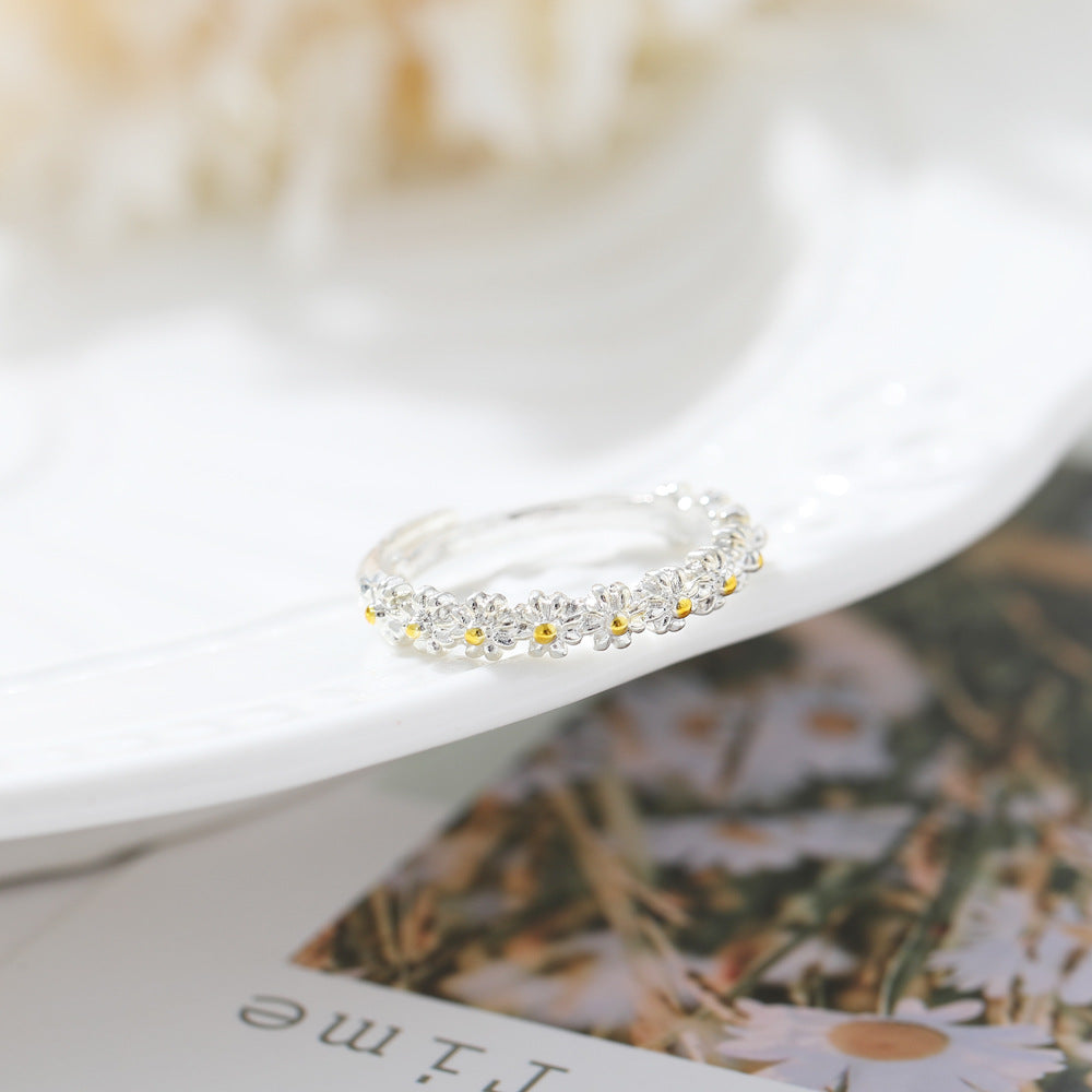 Damenring mit filigranem Blumenmuster und funkelnden Zirkonia Shop Nory