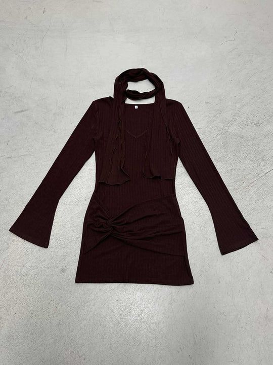 Damen nan figurbetontes Rippenstrick-Minikleid mit Knotendetail, integrierter Schlaufe und Halstuch Shop Nory