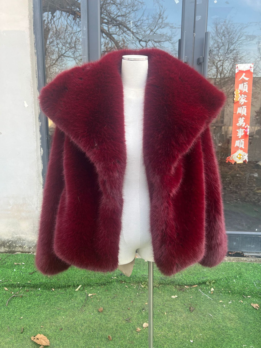 Damen Kurzbolero im Boxy-Cut aus veganem Shaggy-Kunstpelz mit XXL-Schalkragen Shop Nory