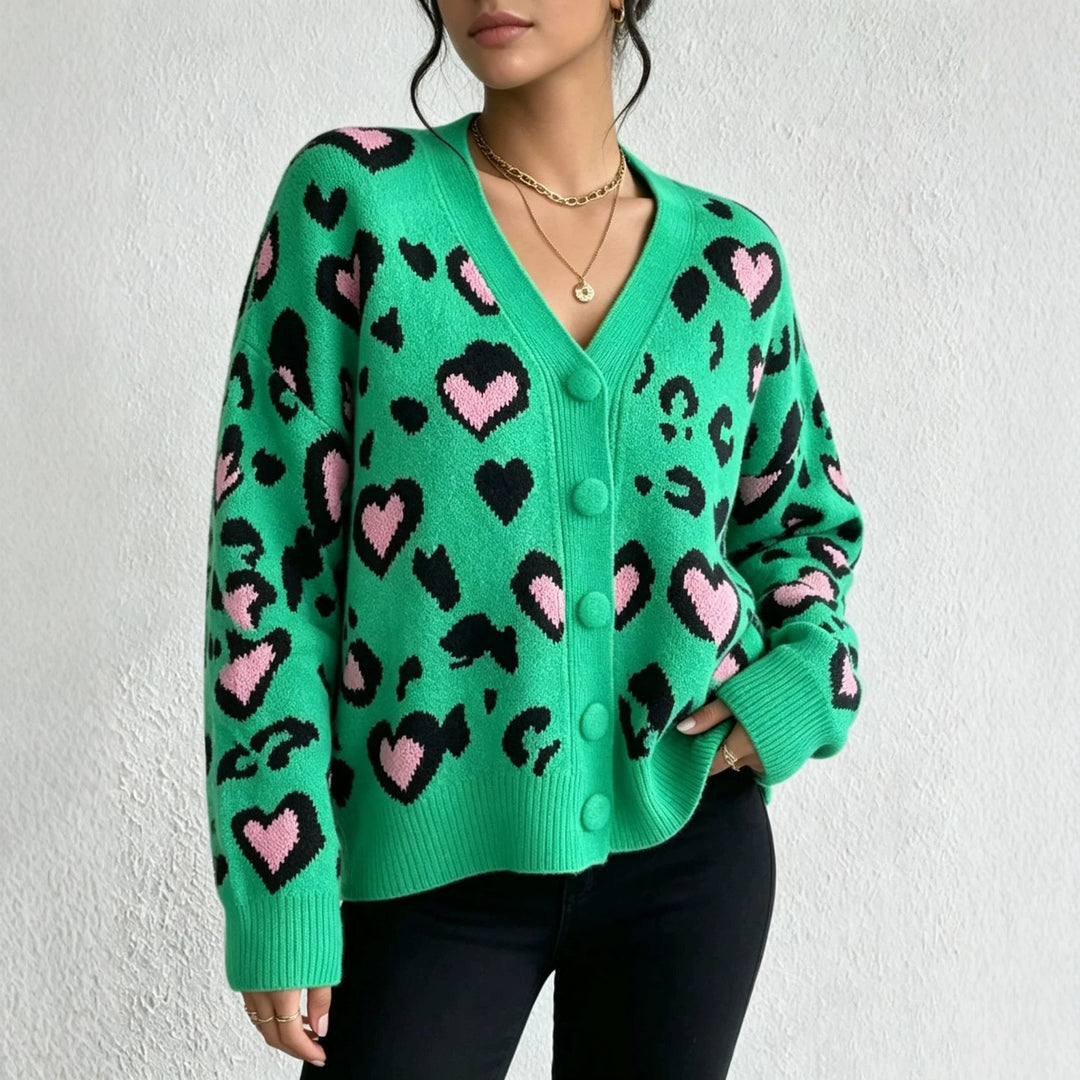 Damen Strickcardigan mit Herz‑Leopard-Jacquard, V‑Ausschnitt und großen Stoffknöpfen Shop Nory