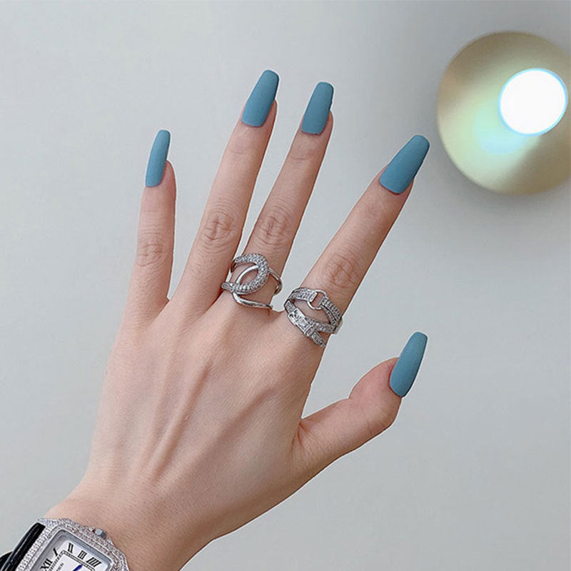 Damenring mit elegantem geschwungenen Design und funkelnden Zirkonia Shop Nory