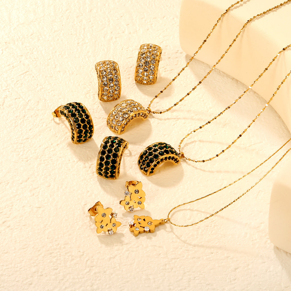 Damen Schmuckset mit funkelnden Zirkonia-Elementen und eleganten Anhängern Shop Nory