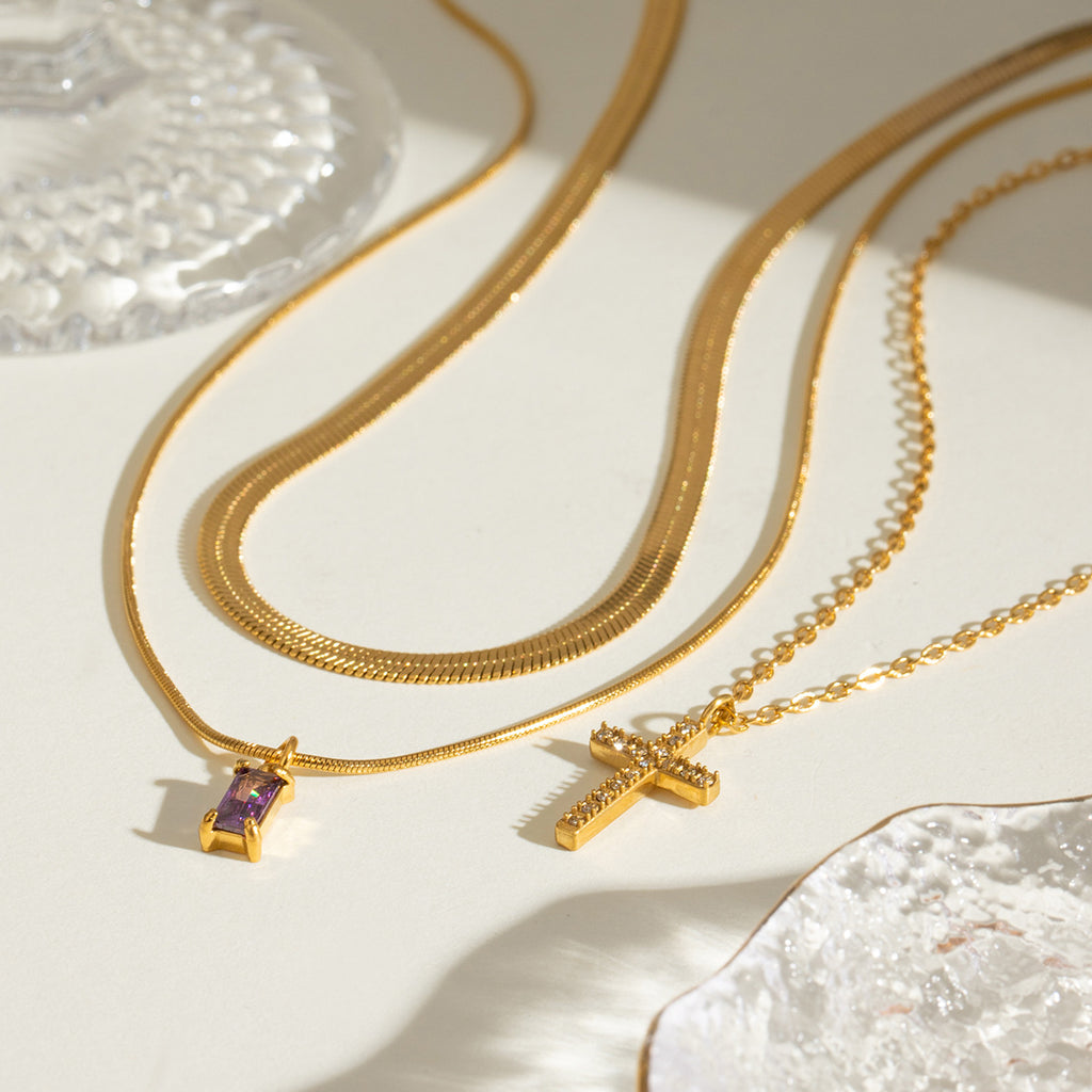 Damen Mehrlagige Halskette mit feinen goldenen Talismans und hypoallergenen Eigenschaften Shop Nory