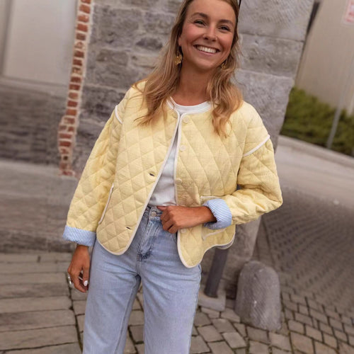 Damen gesteppte Kurzjacke mit Diamantstepp, kontrastierter Paspel und abgerundetem Saum Shop Nory