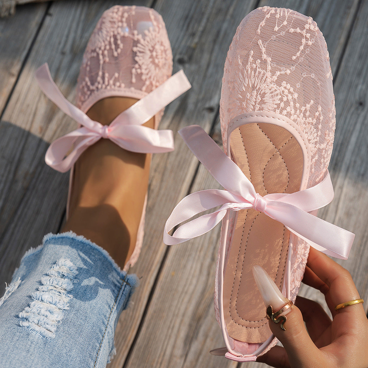Damen Elegante Spitzenschuhe mit dekorativen Schleifen und funkelnden Akzenten