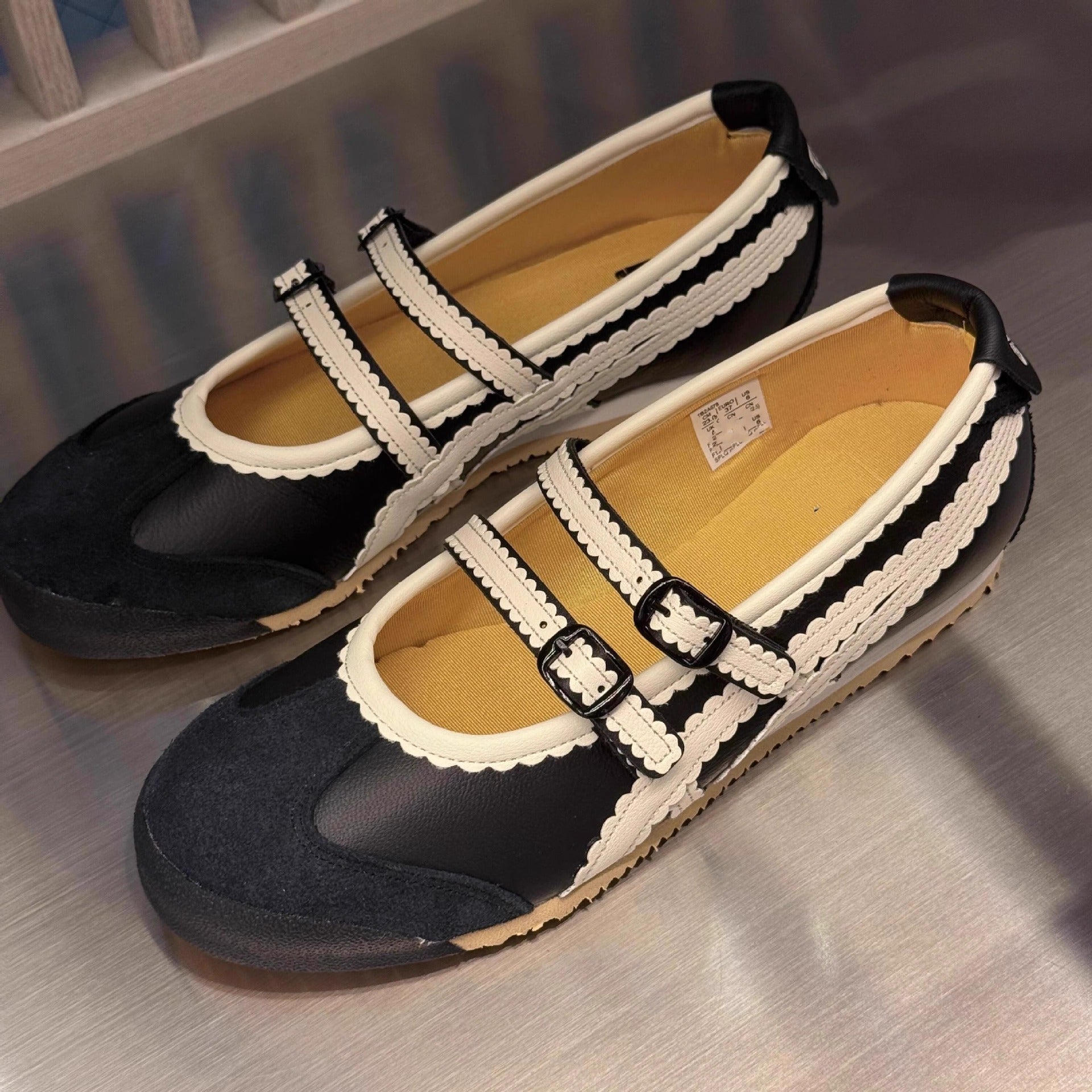Damen Ballerinas mit verspieltem Riemendesign und hochwertiger Lederoberfläche