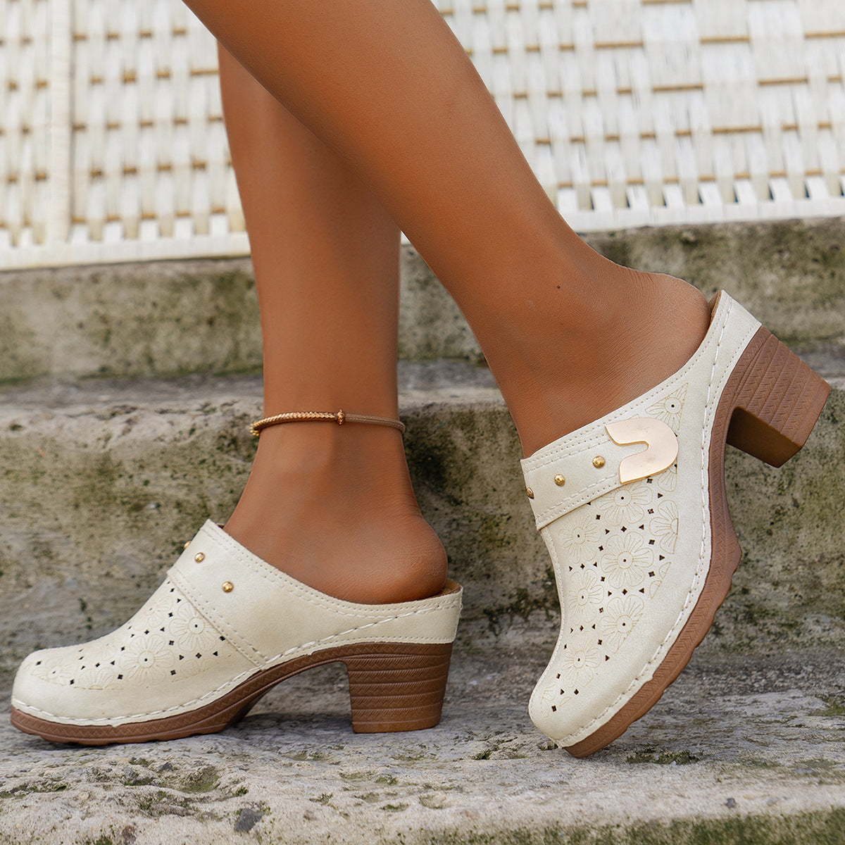 Damen Clogs mit atmungsaktivem Design und eleganten Perforationen
