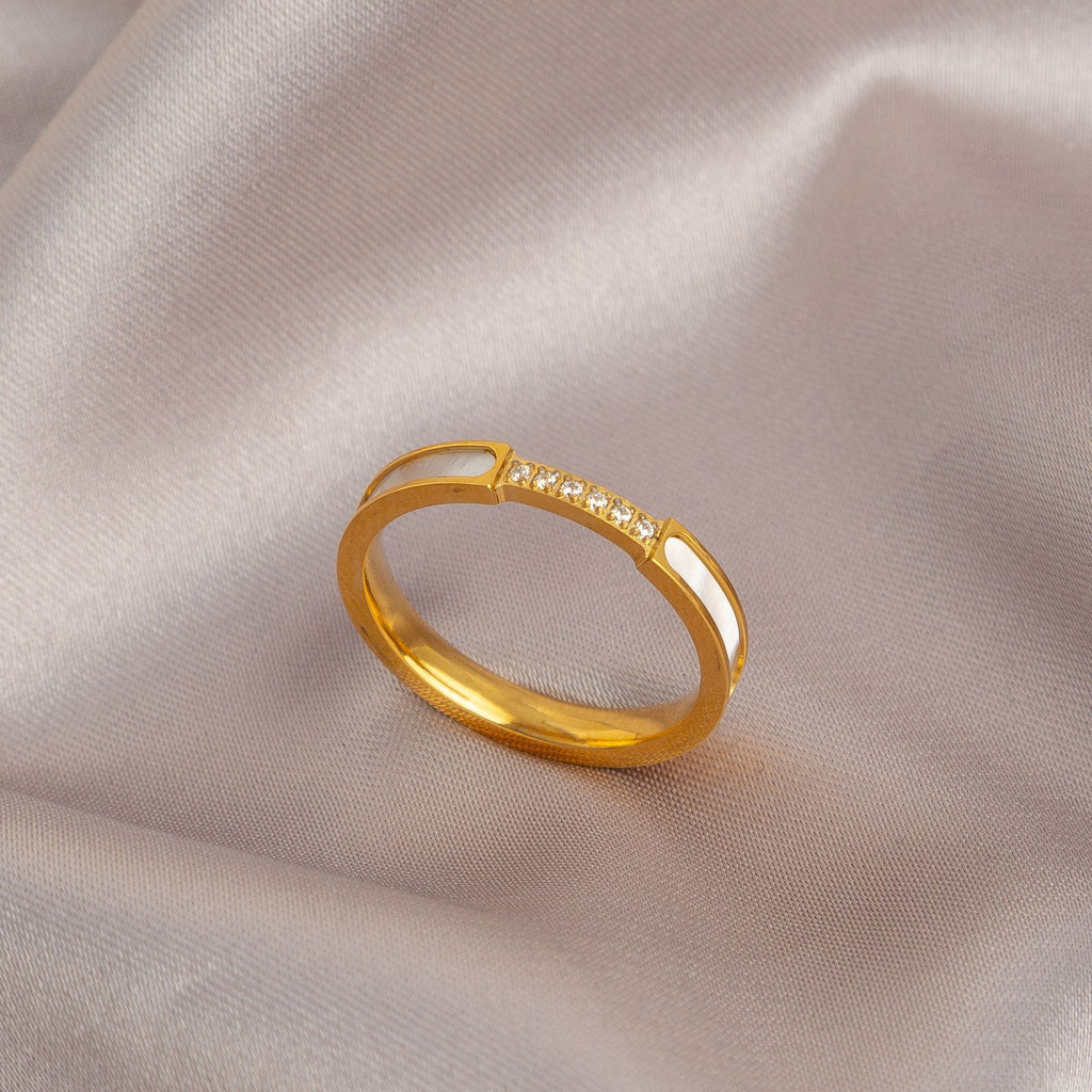 Damenring mit stilvollem Design und funkelnden Zirkonia Shop Nory