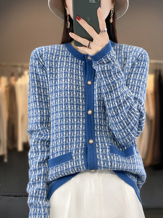 Damen Strickcardigan im Bouclé‑Gittermuster mit Rundhals, Schmuckknopfleiste und aufgesetzten Taschen Shop Nory