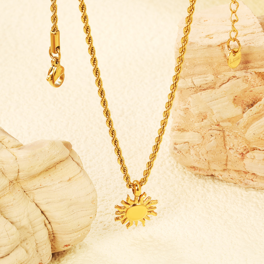 Damen Halskette mit kunstvollem Sonnensymbol-Ahnen und verstellbarem Kettendesign Shop Nory