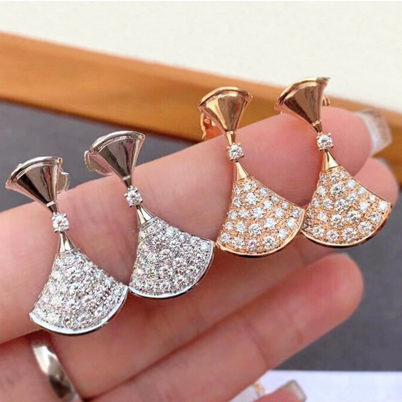 Damen Ohrringe mit funkelndem Fächerdesign und hochwertiger Zirkonia-Besetzung Shop Nory