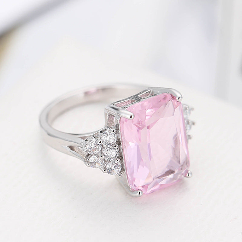 Damen luxuriöser Schmuckring mit rechteckigem pinkem Stein und funkelnden Zirkonia Shop Nory