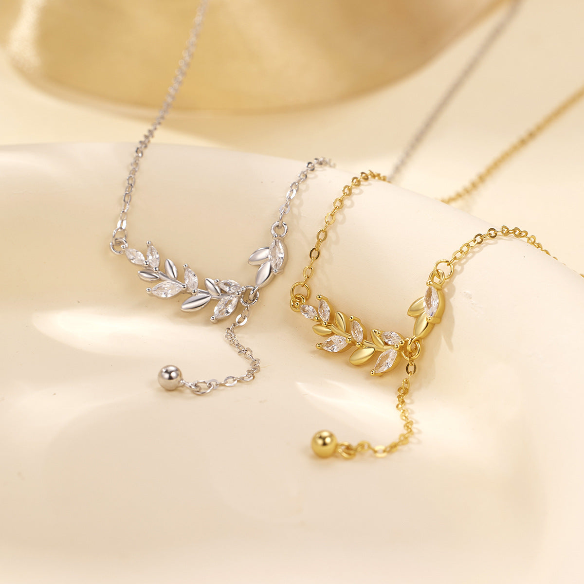 Damen elegante Halskette mit filigranem Blattdesign Shop Nory