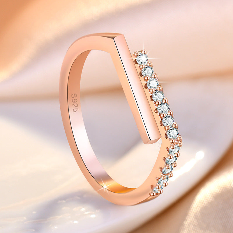 Damen Funkelnder Ring mit elegantem Design und Zirkonia-Akzenten Shop Nory