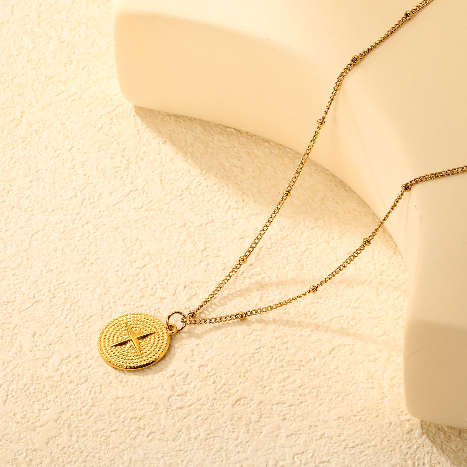 Damen Kette mit modernem Kompassanhänger aus hochwertigem Edelstahl Shop Nory