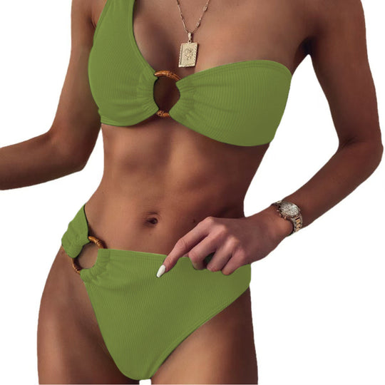 Damen Stilvoller Triangel-Bikini mit goldenen Details