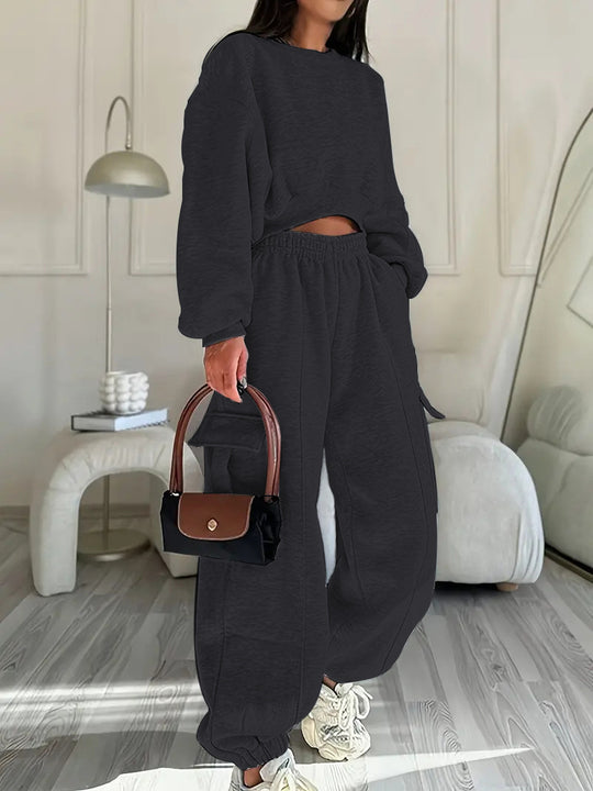 Damen komfortables Cropped-Sweatset mit oversized Pullover und High-Waist Cargo-Jogger Shop Nory