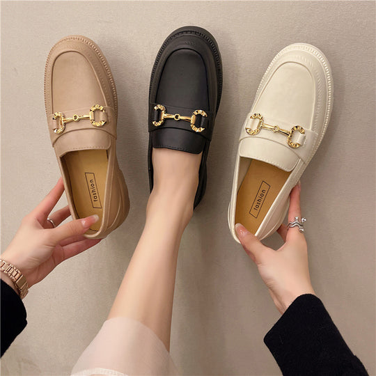 Damen Modische Chunky-Loafer mit profilierter Gummisohle, Kunstleder und dekorativer Metal-Applikation Shop Nory