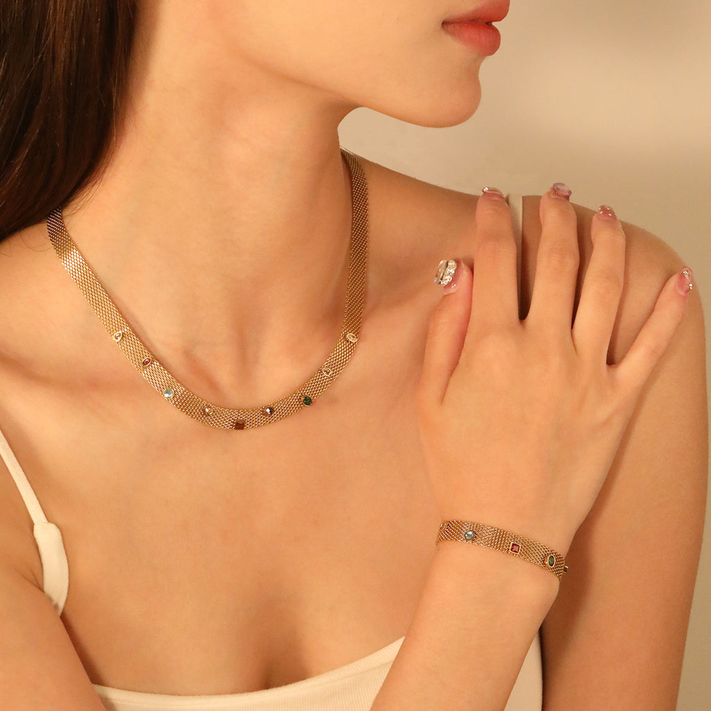 Damen Armkettchen mit funkelnden Schmucksteinen und feiner Gliederstruktur Shop Nory