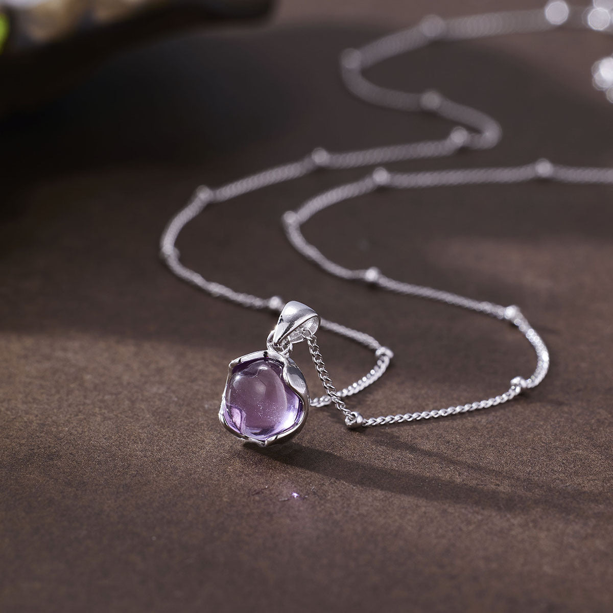 Damen Halskette mit elegantem Anhänger aus hochwertigem Amethyst und feiner Gliederkette Shop Nory