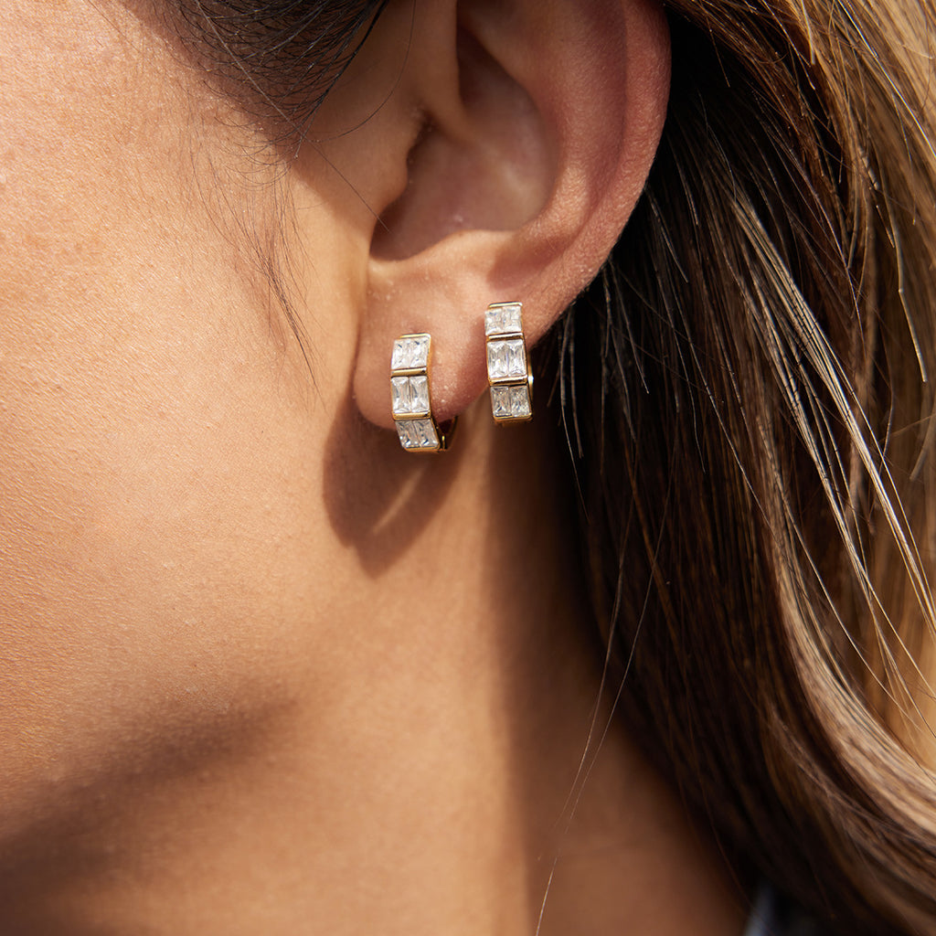 Damen Ohrhänger mit funkelnden Zirkonia-Elementen und hypoallergenem Edelstahl Shop Nory