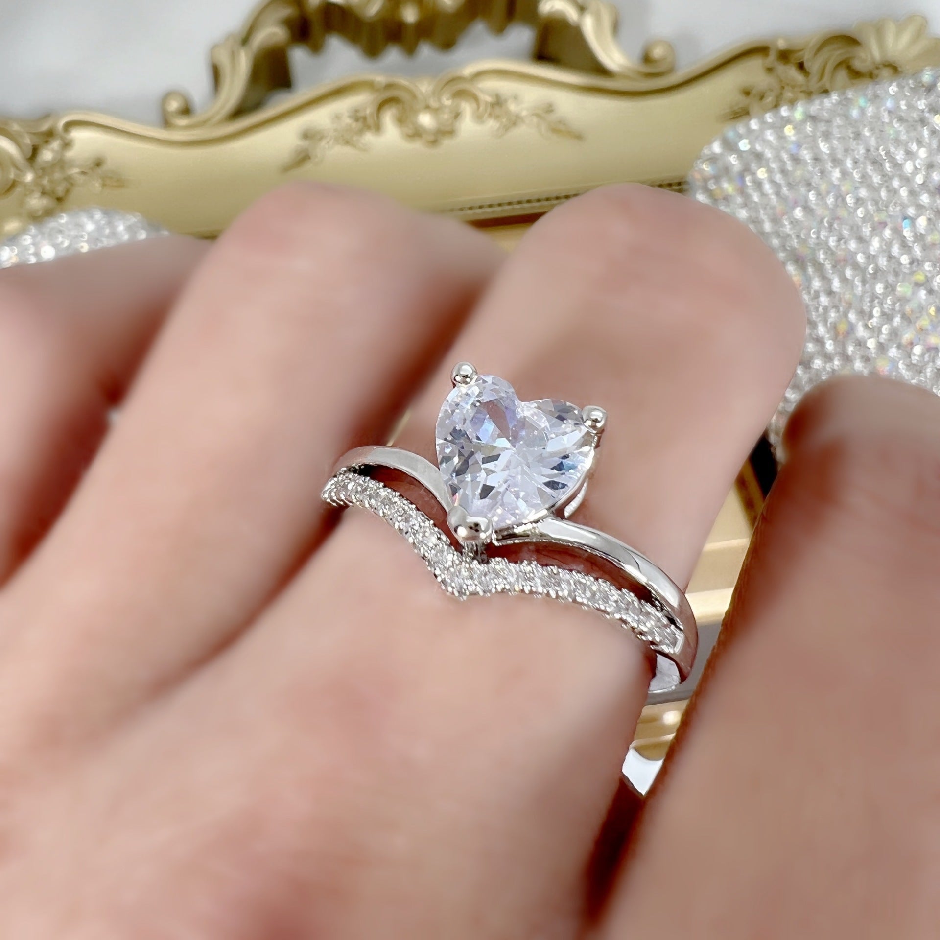 Damen herzförmiger Verlobungsring mit funkelnden Zirkonia Shop Nory