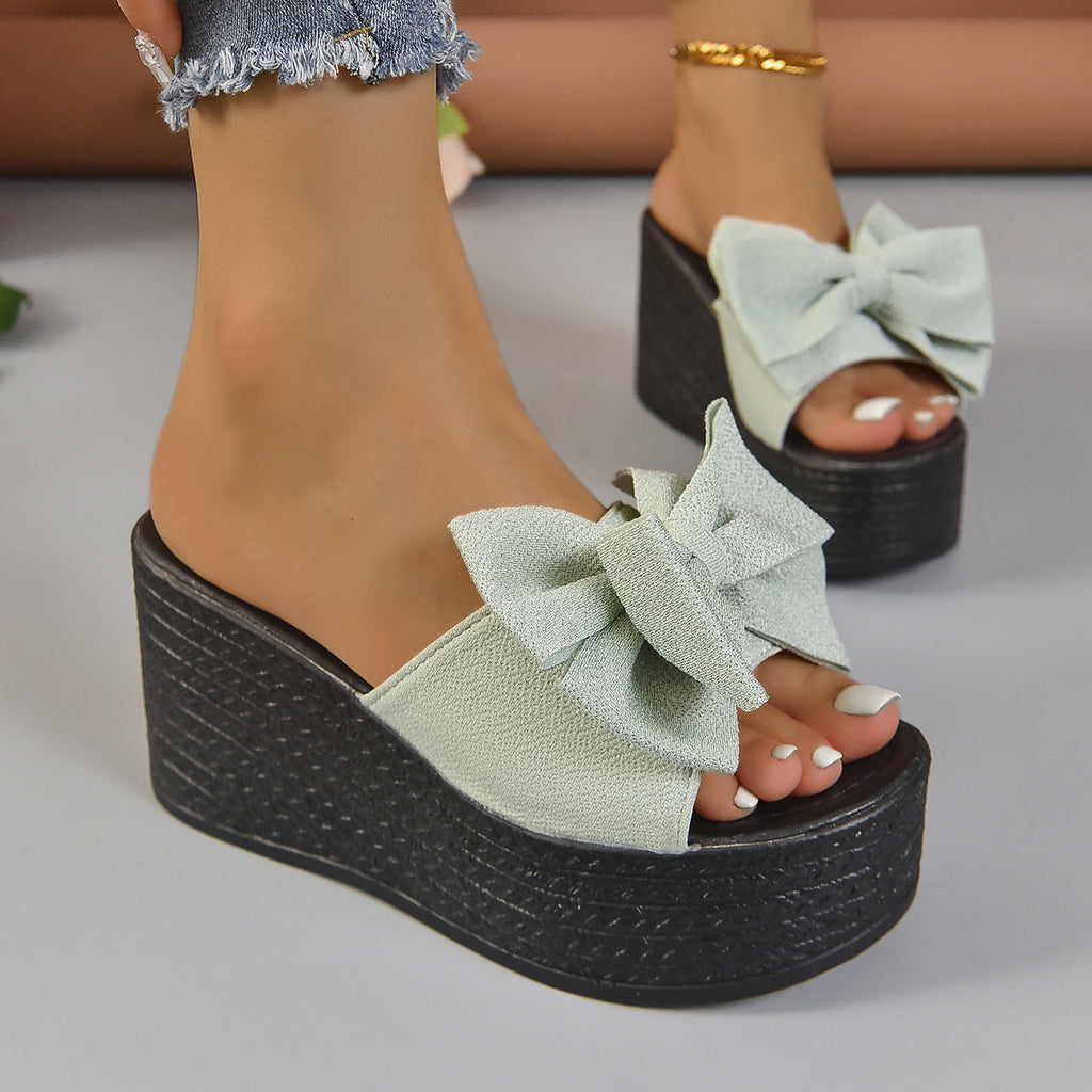 Damen-Wedge-Sandaletten mit dekorativem Schleifen-Detail und rutschfester Sohle Shopnory
