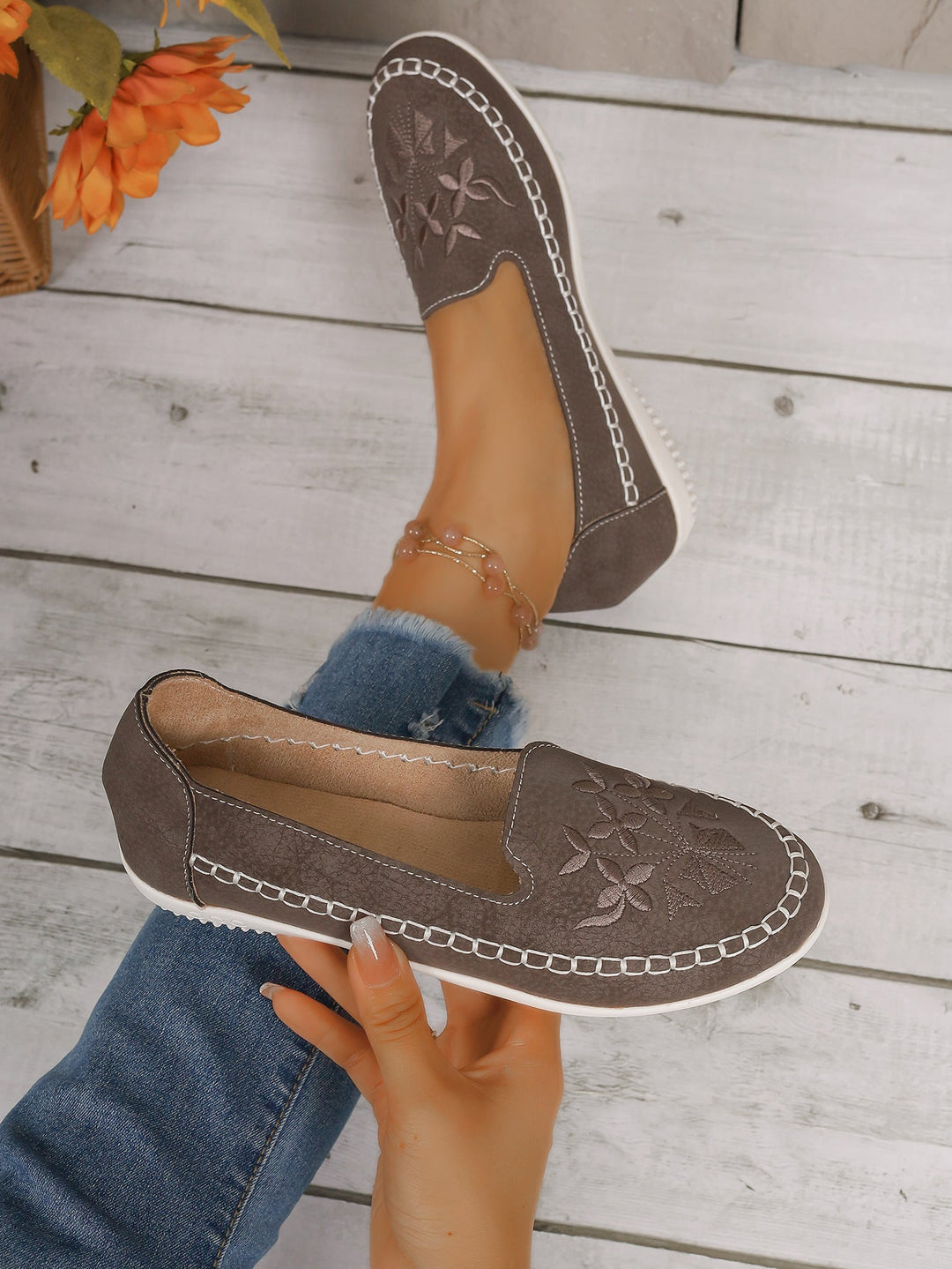 Damen Mokassins mit floralem Stickdesign und rutschfester Sohle Shopnory