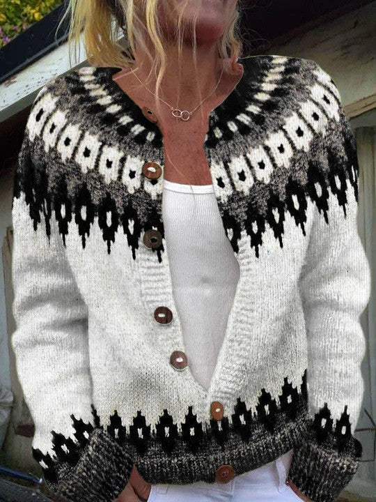 Damen nan gemusterte Strickjacke mit Rundpasse, Holzknöpfen und Eingrifftaschen Shop Nory