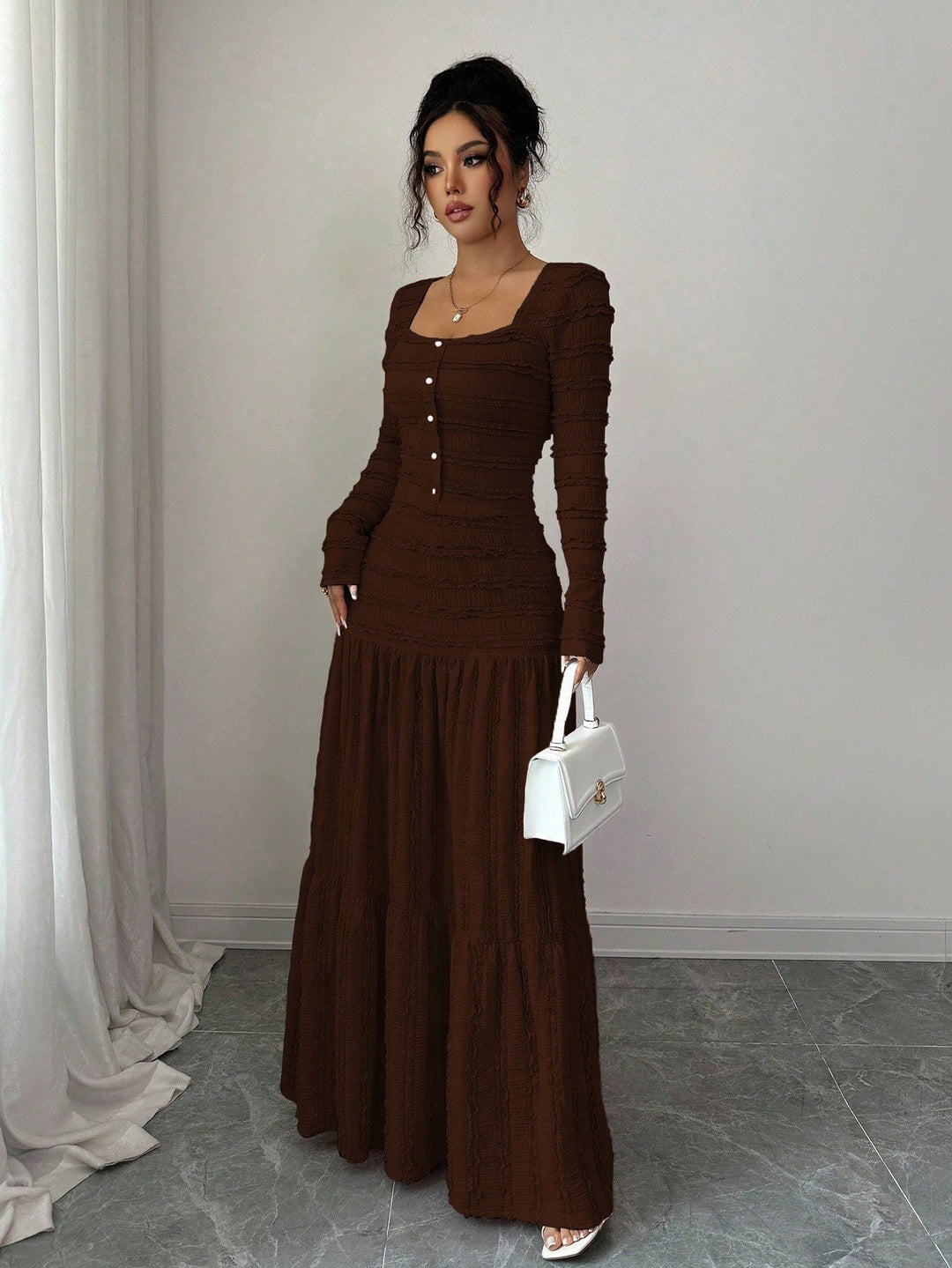 Damen Figurbetontes strukturiertes Maxikleid mit quadratischem Ausschnitt und Knopfleiste Shop Nory