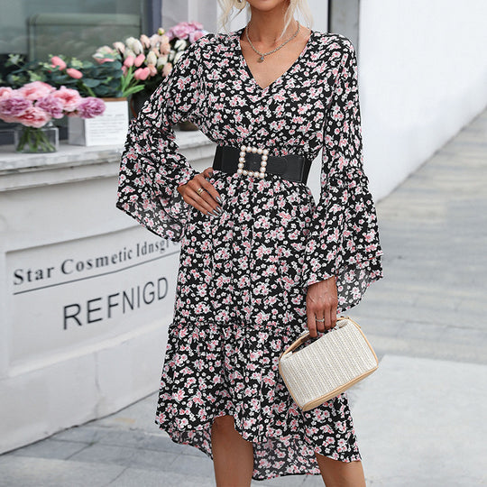 Damen Midikleid im Chiffon‑Look mit floralem Print, V‑Ausschnitt, Glockenärmeln und Stufenvolant Shop Nory