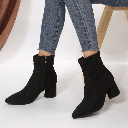 Damen Texturierte Ankle-Boots aus Frottee mit spitz zulaufender Vorderkappe und Blockabsatz Shop Nory