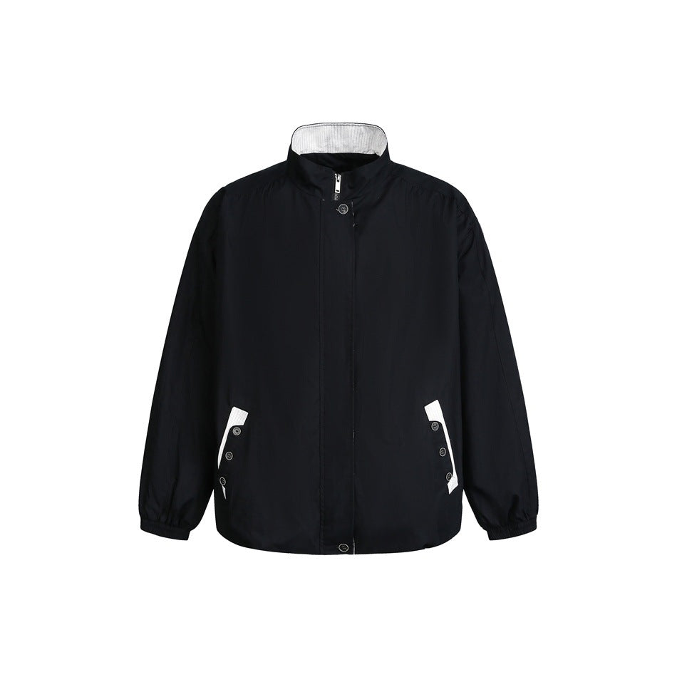 Unisex Kurz geschnittene leichte Windblousonjacke mit Stehkragen, verdecktem Reißverschluss und kontrastierten Pattentaschen Shop Nory
