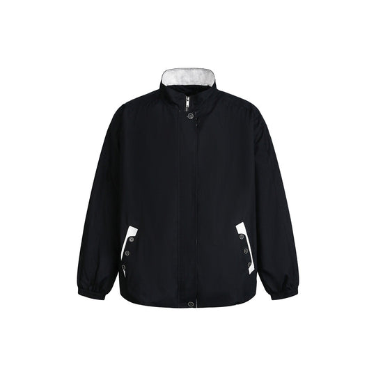 Unisex Kurz geschnittene leichte Windblousonjacke mit Stehkragen, verdecktem Reißverschluss und kontrastierten Pattentaschen Shop Nory