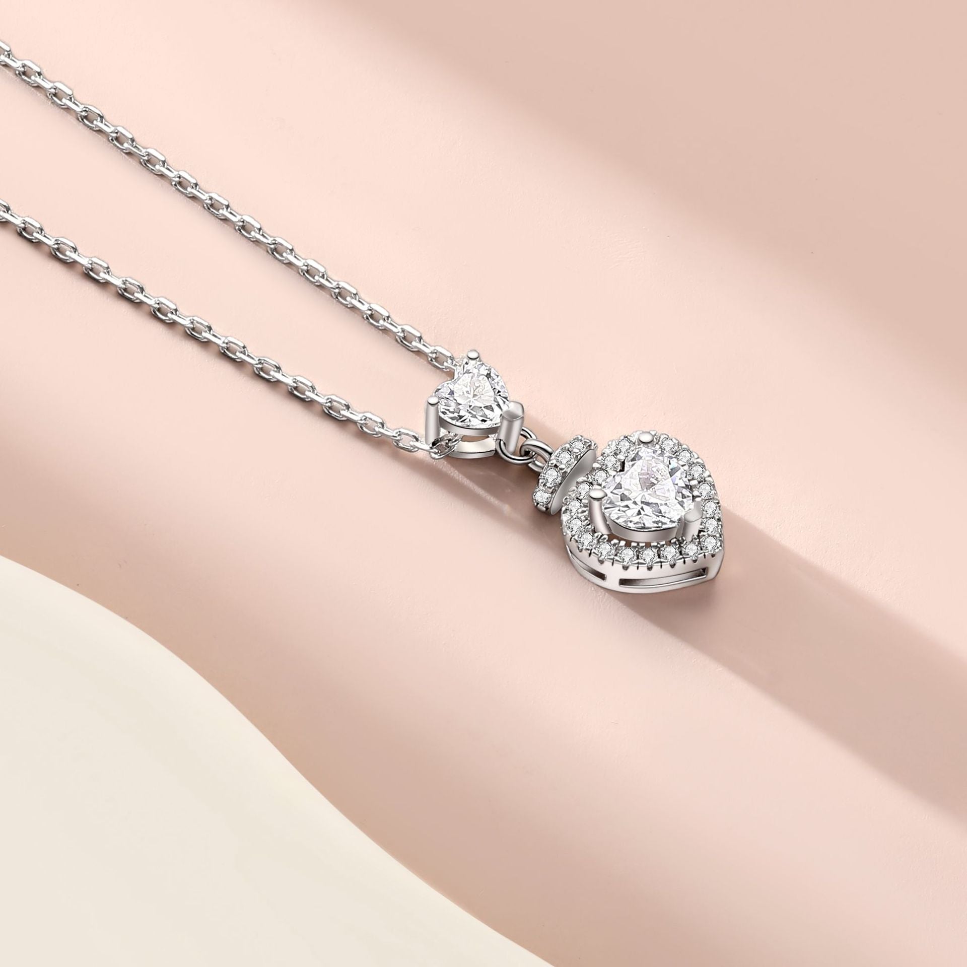Damen herzförmiger Anhänger mit Zirkonia und eleganter Kettenstruktur Shop Nory
