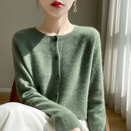 Damen Kurzgeschnittener Feinstrick-Cardigan mit Rundhalsausschnitt und schimmernder Knopfleiste Shop Nory
