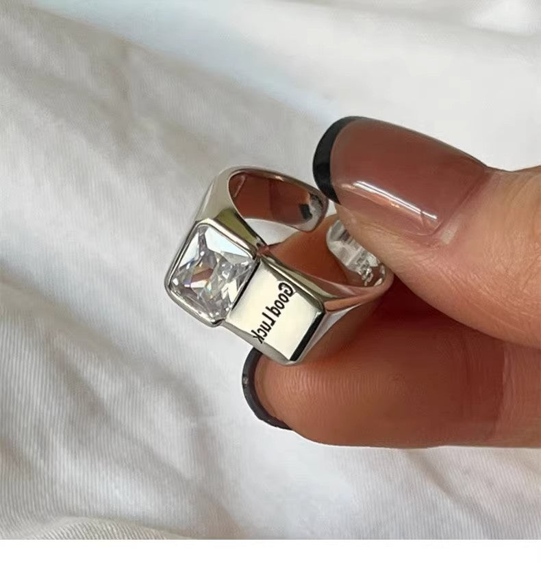 Damen Moderner Ring mit quadratischem Zirkonia-Shop Nory