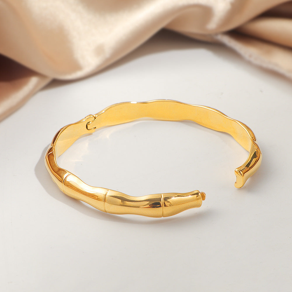 Frauen Sculptural Gold Armreif Shop Nory