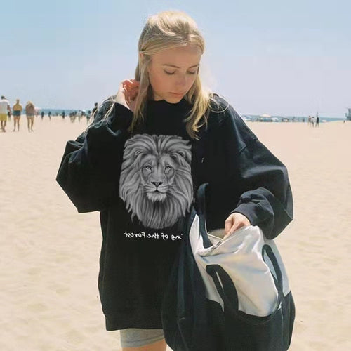 Damen nan oversized Sweatshirt mit fotorealistischem Löwenprint, Relaxed‑Fit und geripptem Rundhalsausschnitt Shop Nory