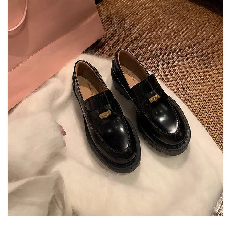 Damen Chunky Loafer mit Plateau-Profilsohle und goldener Zierspange Shop Nory