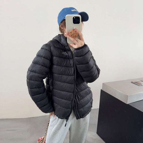 Damen ultraleichte Pufferjacke mit abnehmbarer Kapuze und elastischem Saum