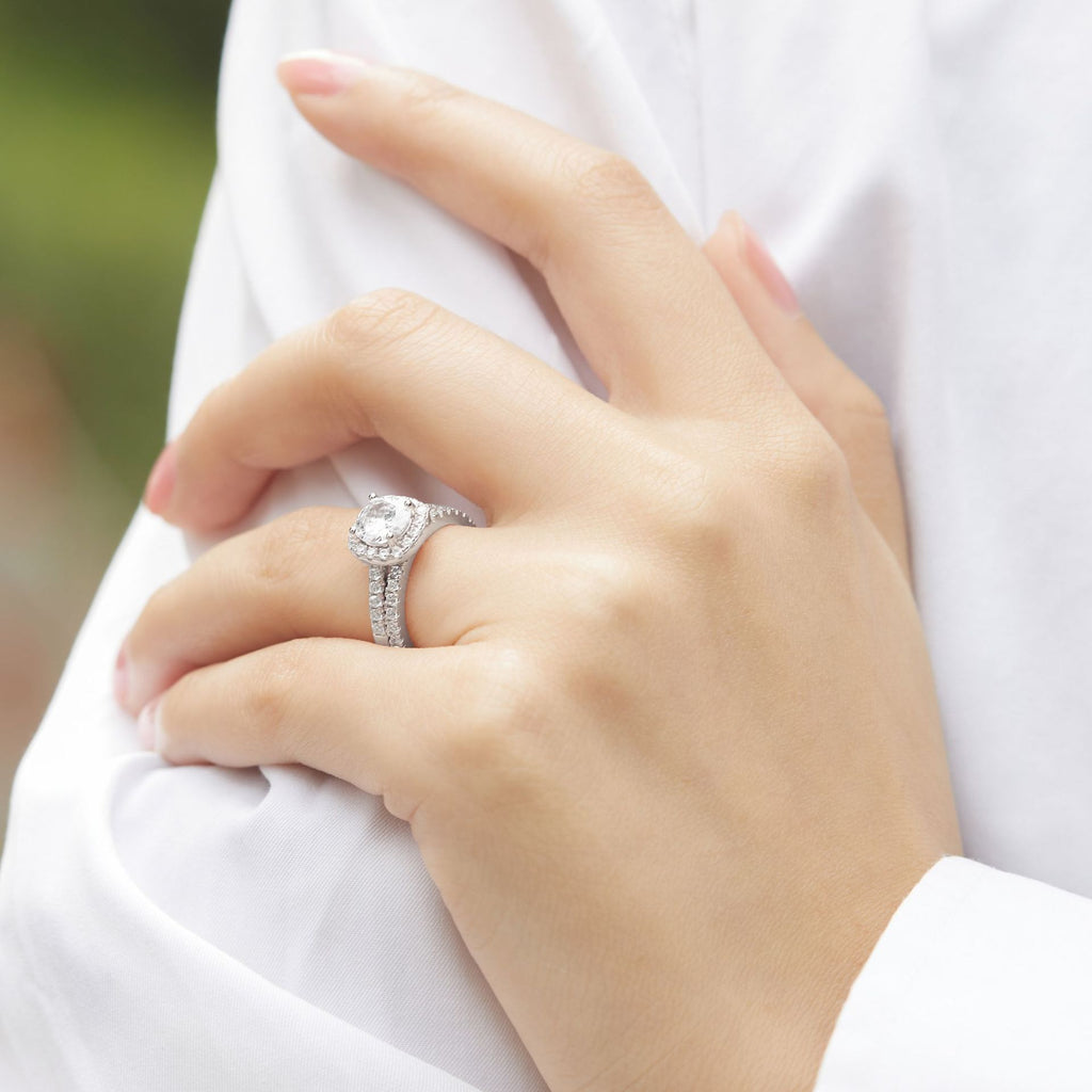 Damen Verlobungsring mit filigranem Pavé-Besatz und strahlendem Hauptstein Shop Nory